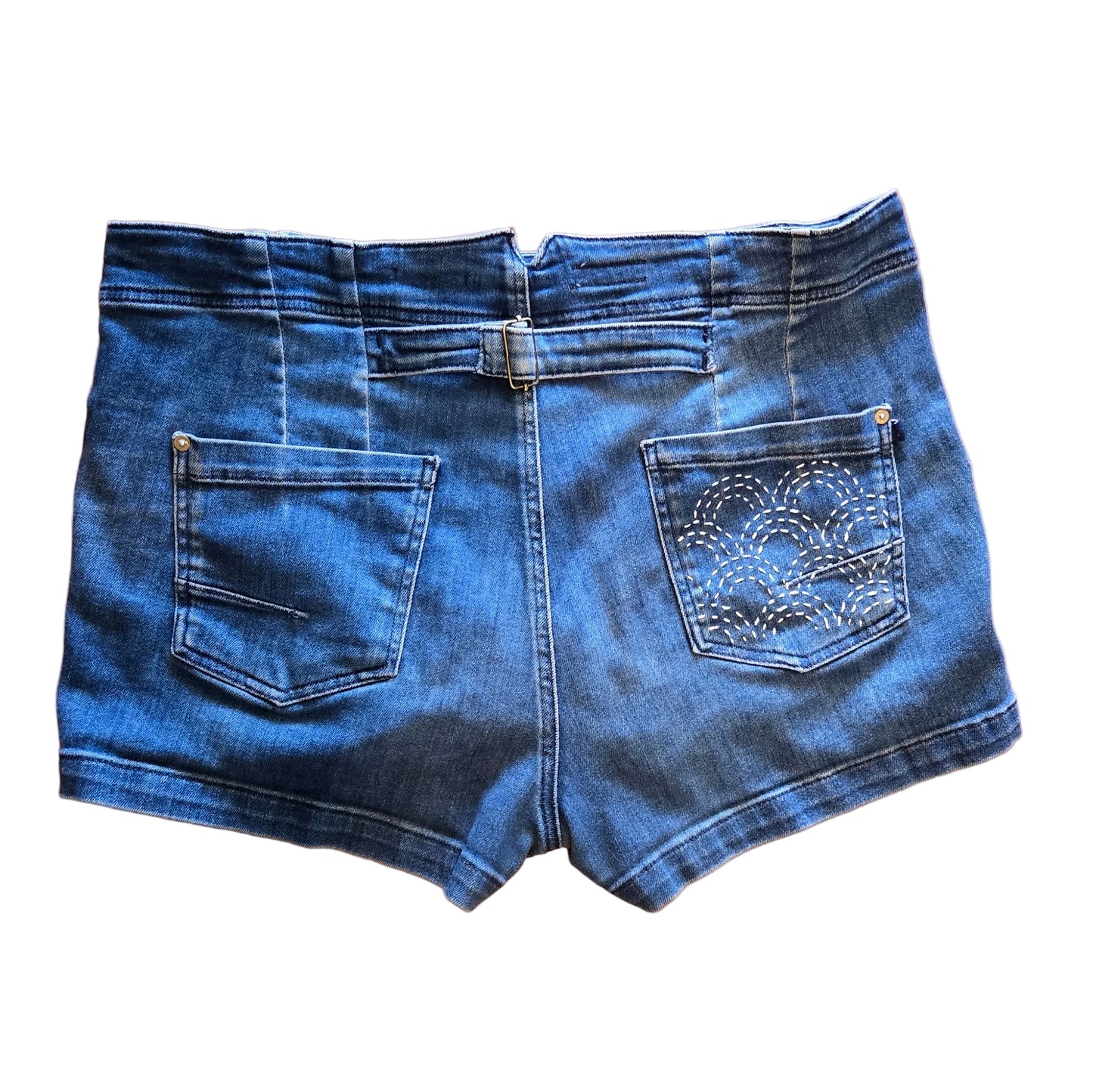 Blue denim shorts with cloud pattern Sashiko stitching on the back pocket